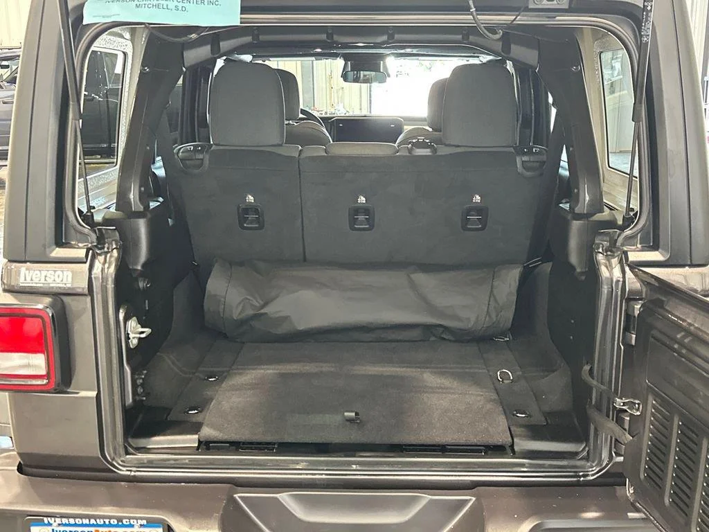 Used 2025 Granite Crystal Metallic Clearcoat Jeep Willys image 29