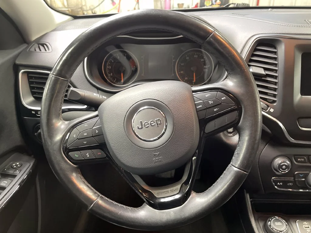 Used 2020 Silver Jeep Latitude Plus image 20