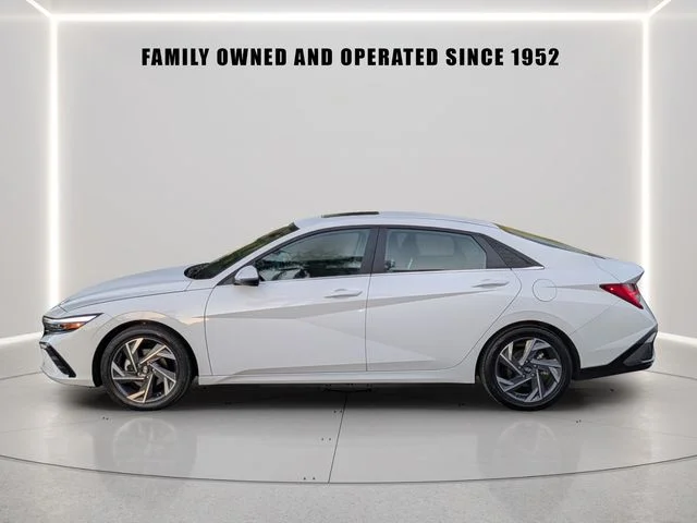 Used 2025 White Hyundai Limited image 3