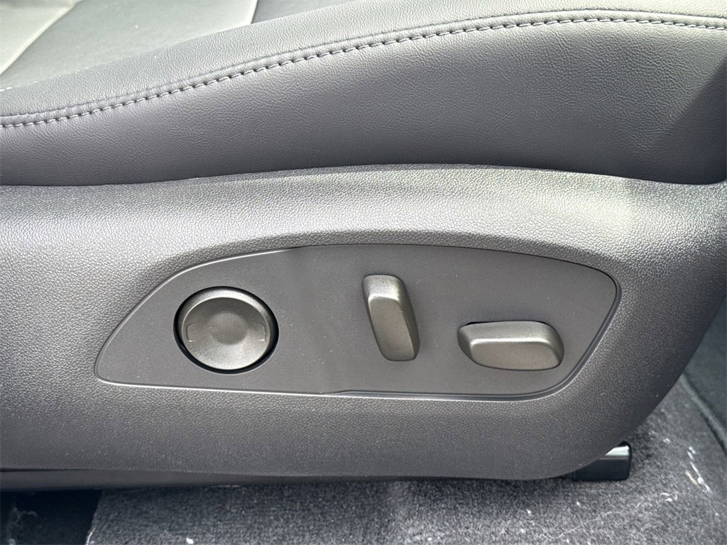 2025 GMC ACADIA - Image 40