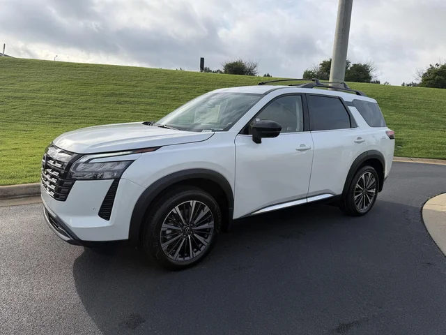 New 2026 Nissan Pathfinder Platinum