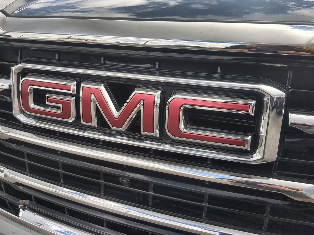New 2026 Sterling Metallic GMC Elevation image 31