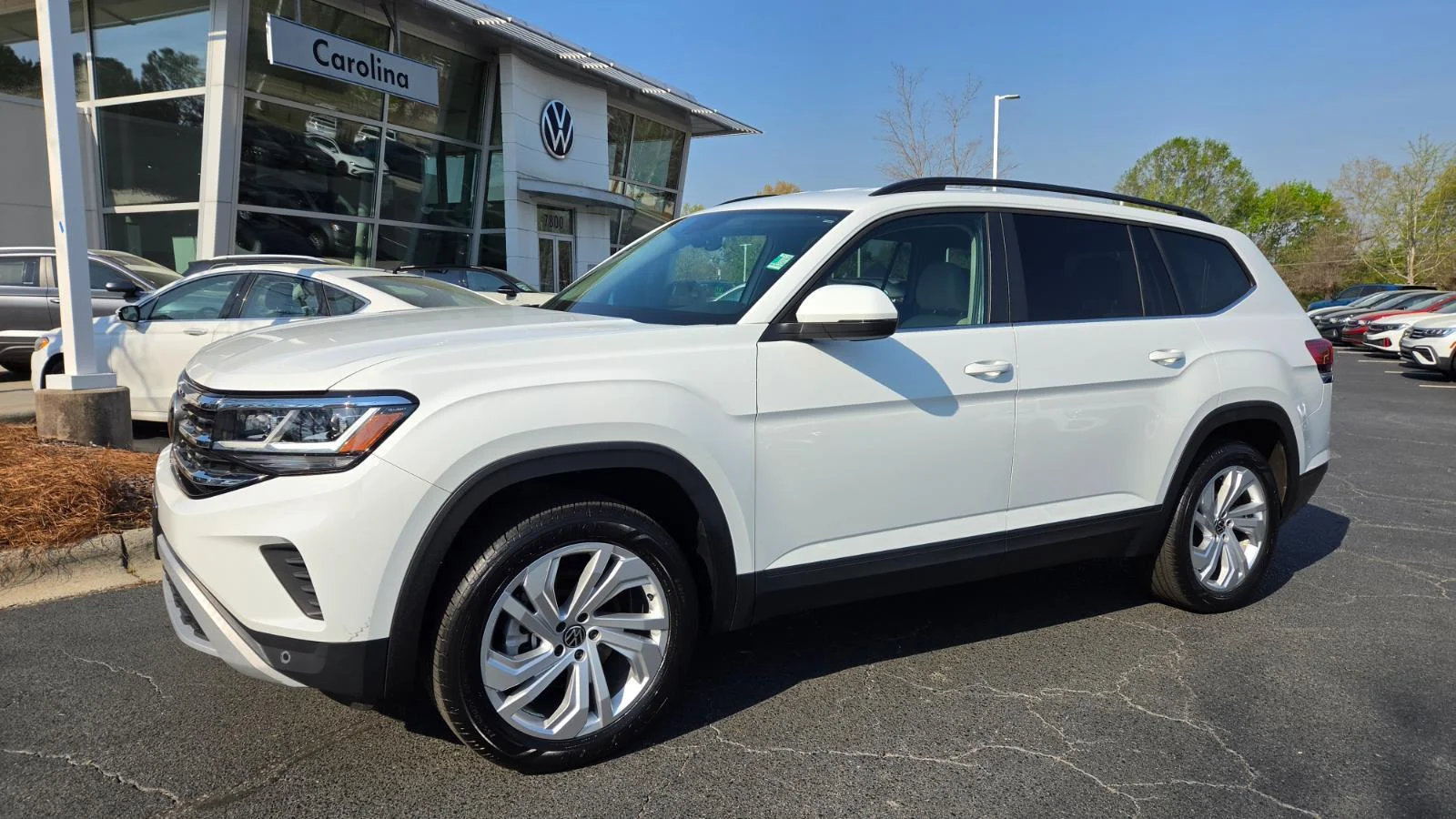 2022 Volkswagen Atlas 3.6L SE w/Tech 4MOTION's photo