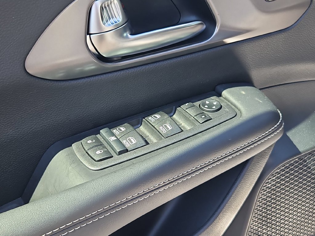 2026 Chrysler Pacifica Select - Photo 11