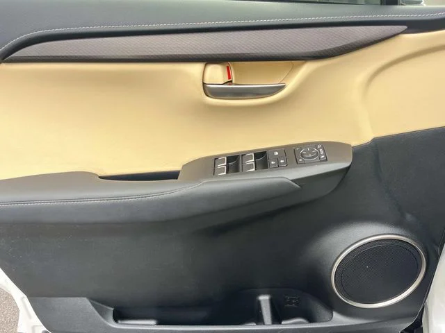 Used 2019 White Lexus 300h image 29