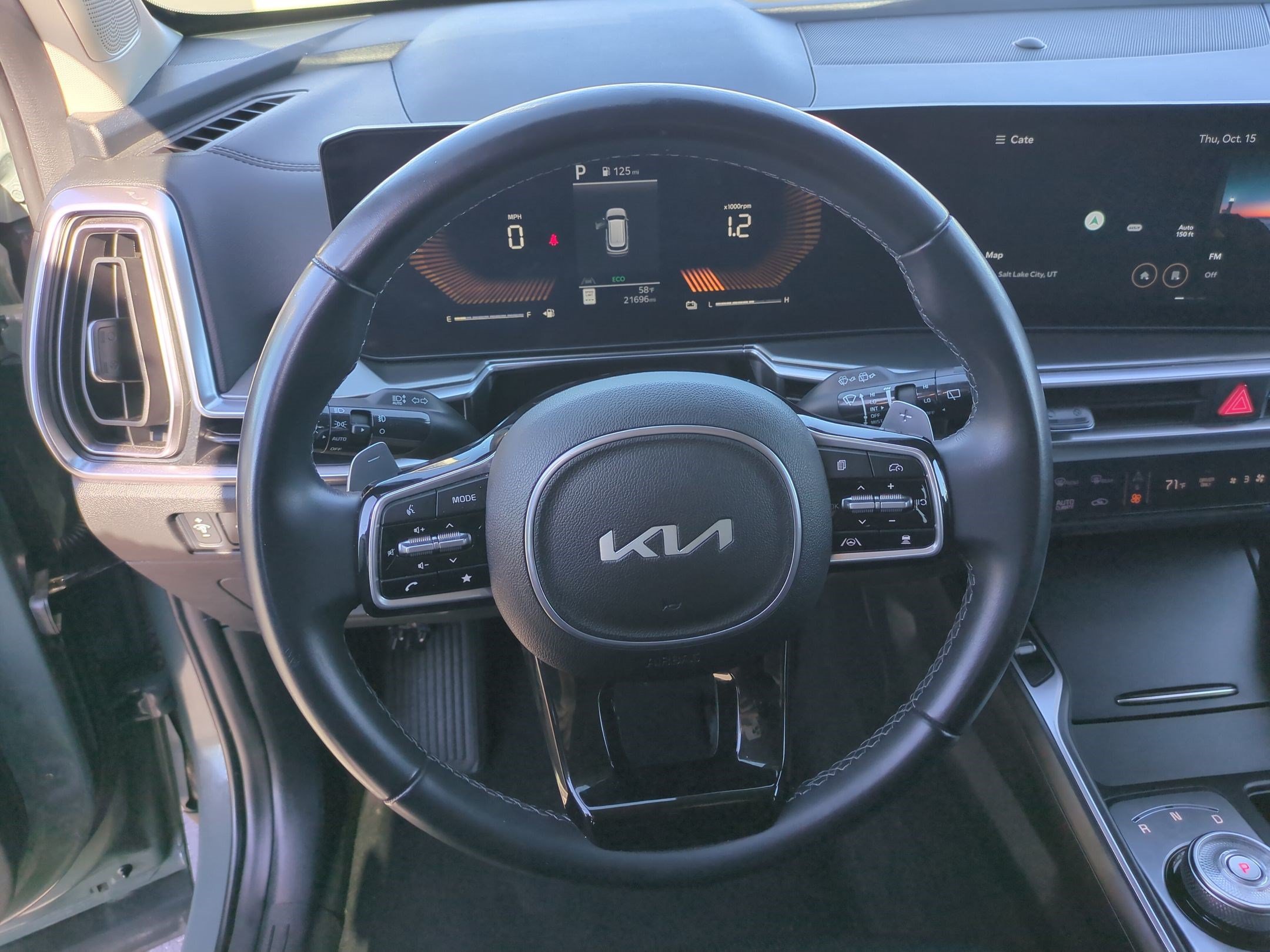 Used 2025 Cityscape Green Kia EX image 16