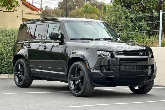 New 2026 Santorini Black Land Rover X-Dynamic SE image 7