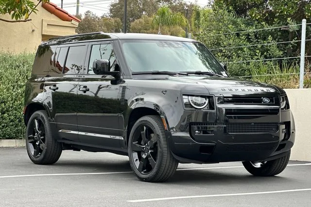 New 2026 Santorini Black Land Rover X-Dynamic SE image 7