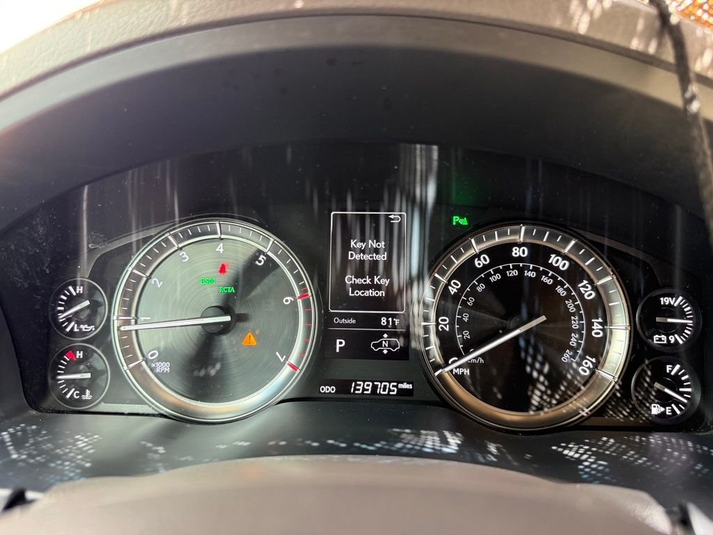 Used 2017  Lexus 570 image 11