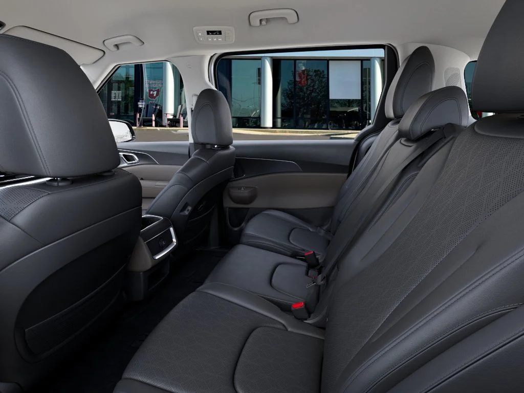 New 2026 Snow White Pearl Kia LXS image 18