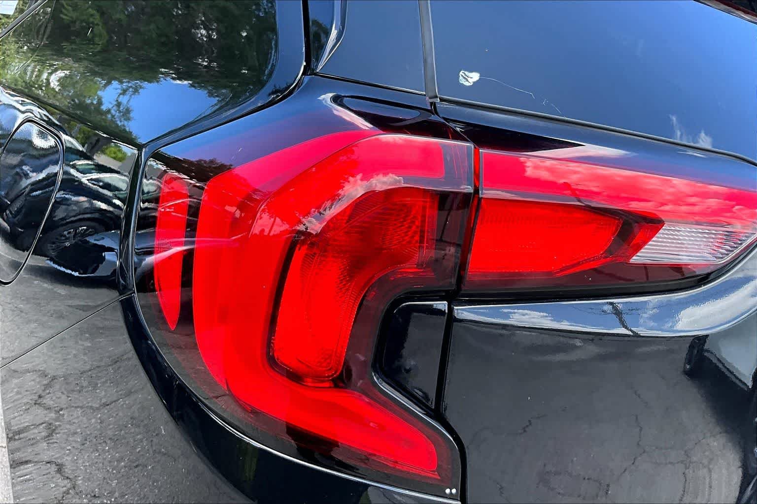 Used 2019 Ebony Twilight Metallic GMC SLE image 29