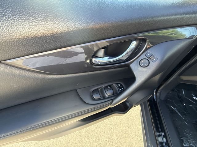 Used 2018 Black Nissan SV image 13
