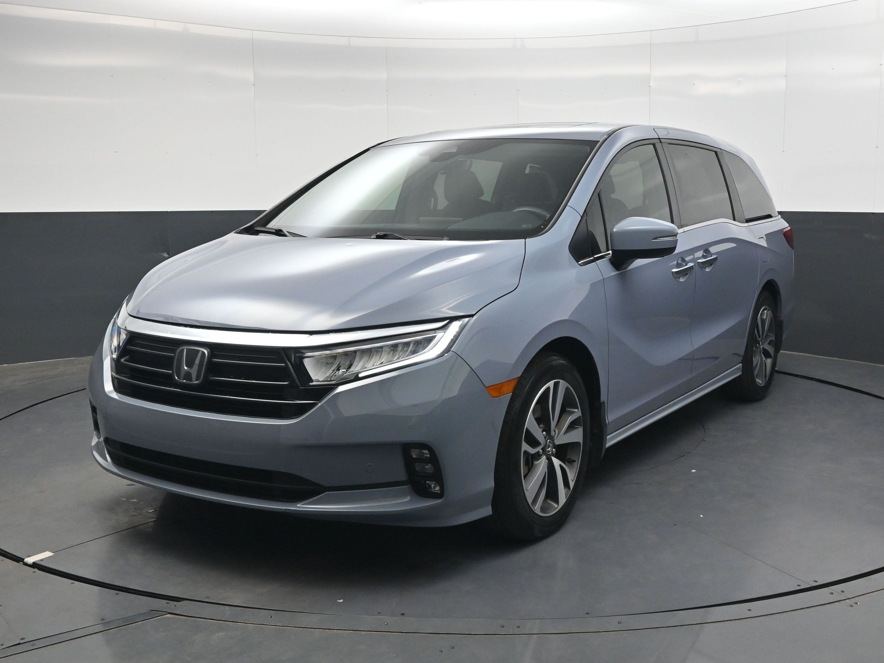 Used 2023 Sonic Gray Pearl Honda Touring image 8