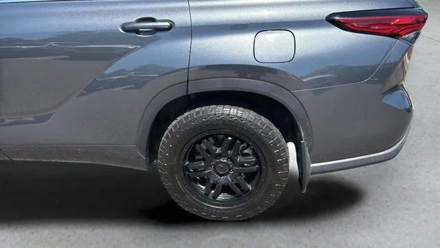 Used 2020 Gray Toyota XLE image 35