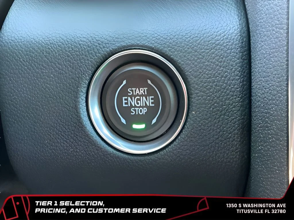 New 2026 Glacier White Tricoat GMC Elevation image 31