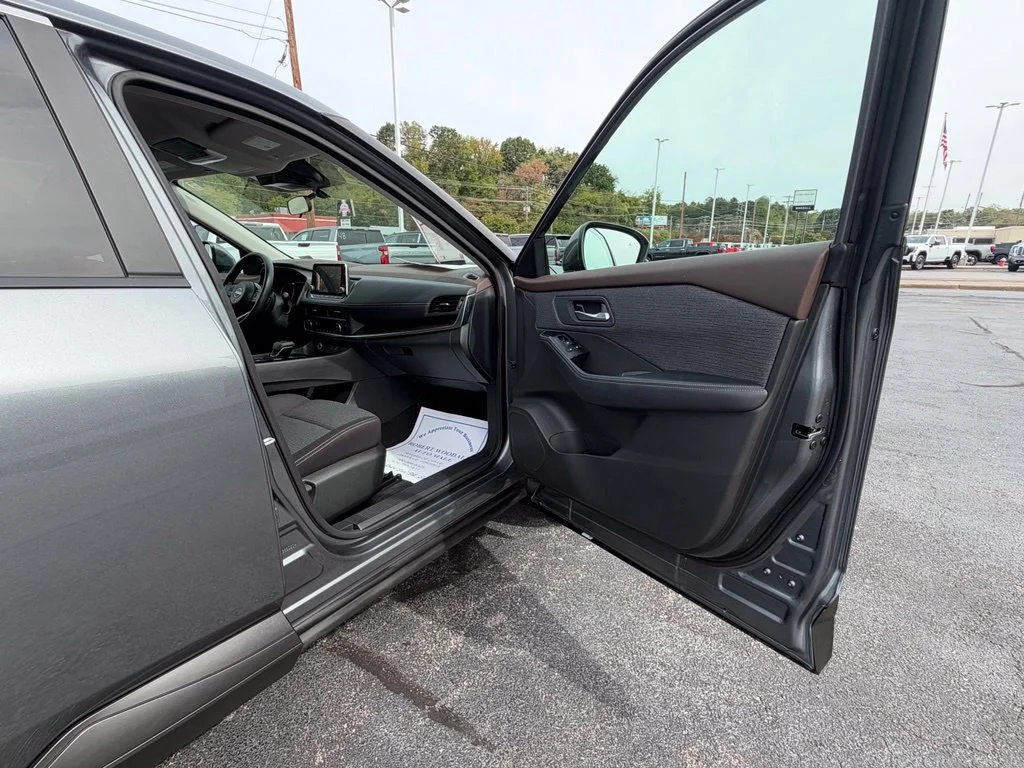 Used 2023 Gray Nissan SV image 16