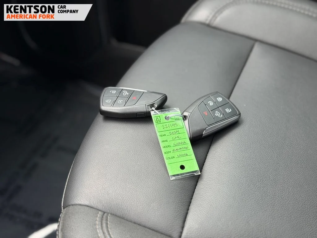 Used 2024 White GMC Elevation image 30