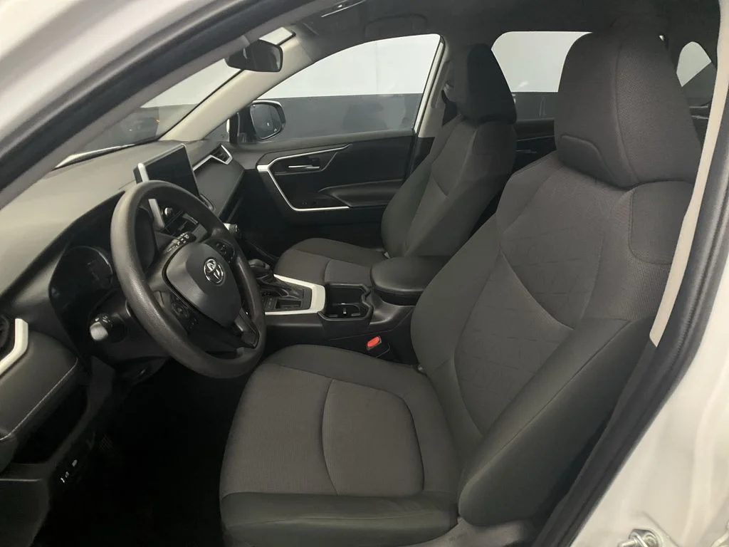 Used 2025 Ice Toyota XLE image 31