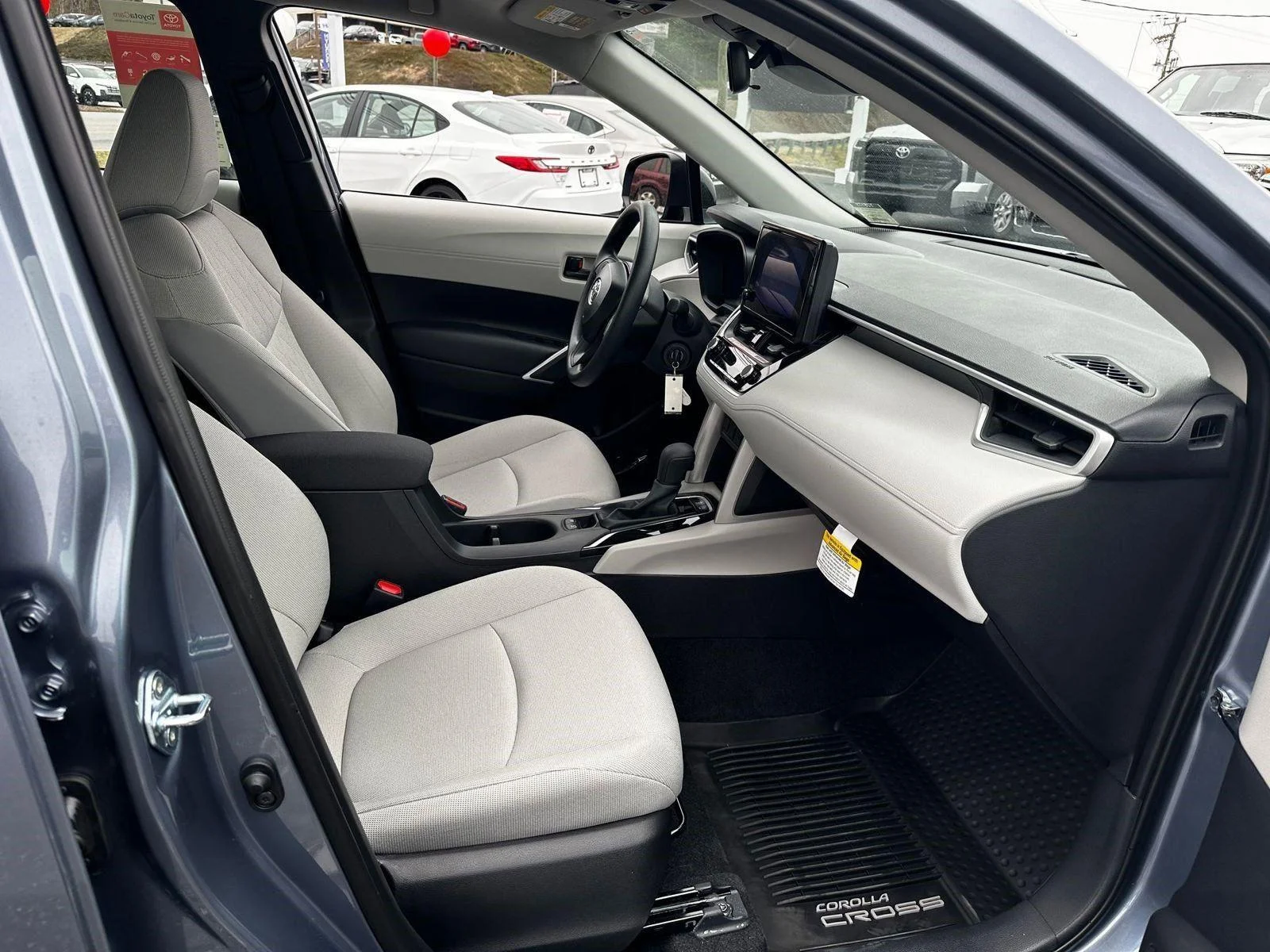 2025 Toyota Corolla Cross L - Photo 29