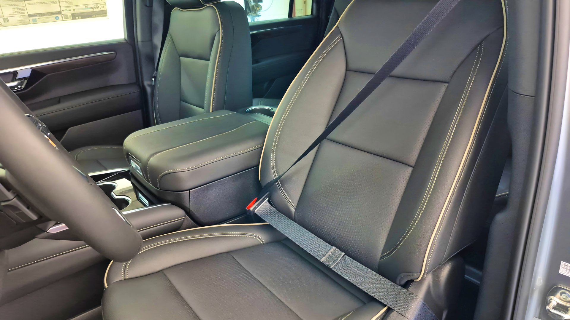 2026 Chevrolet Suburban Premier - Photo 10