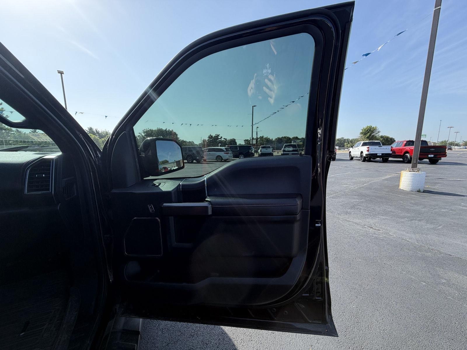 Used 2020 Agate Black Metallic Ford LARIAT image 14