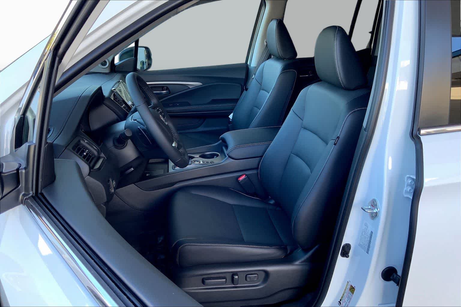 New 2026 Platinum White Pearl Honda RTL image 7