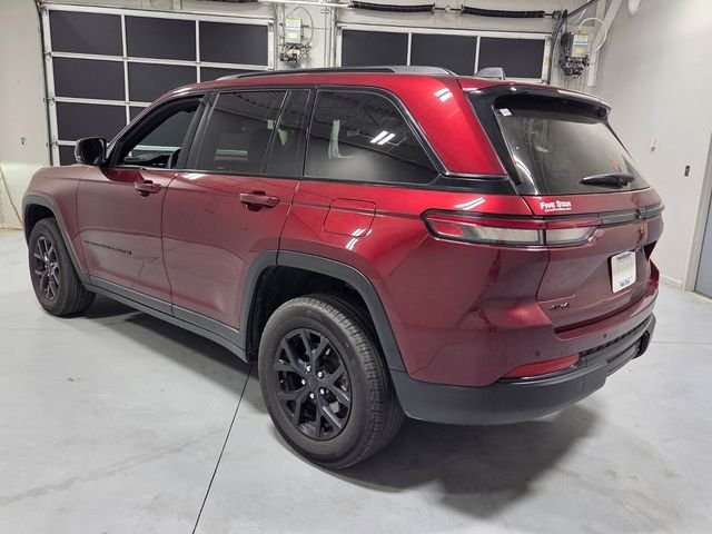 Used 2025 Red Jeep Altitude image 9