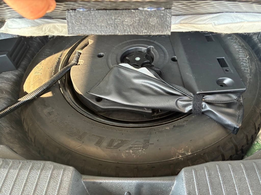 Used 2021 Gray Nissan Platinum image 10