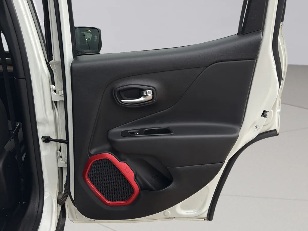Used 2016 Alpine White Jeep Trailhawk image 28