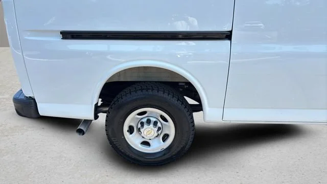 Used 2025 Summit White Chevrolet WT image 37