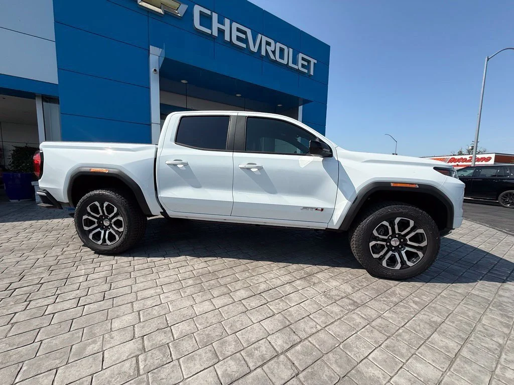 New 2026 Summit White GMC AT4 image 9