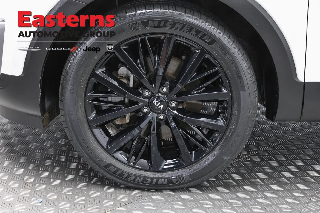 Used 2020 White Kia SX image 37