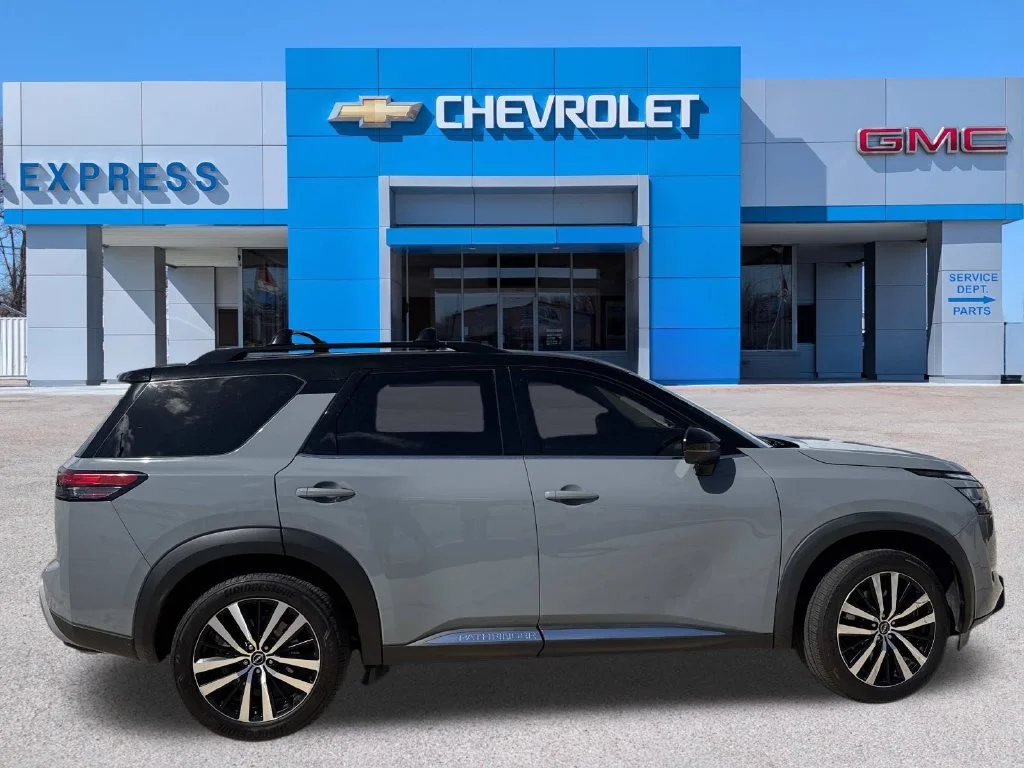 Used 2023 Gray Nissan Platinum image 7