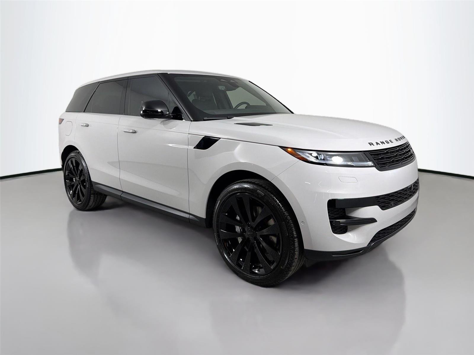New 2026 Borasco Grey Land Rover SE P360 image 3
