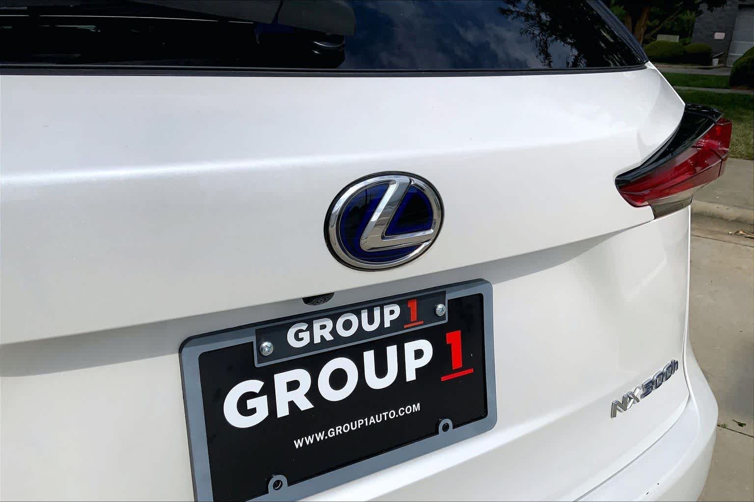 Used 2021 Eminent White Pearl Lexus  image 33