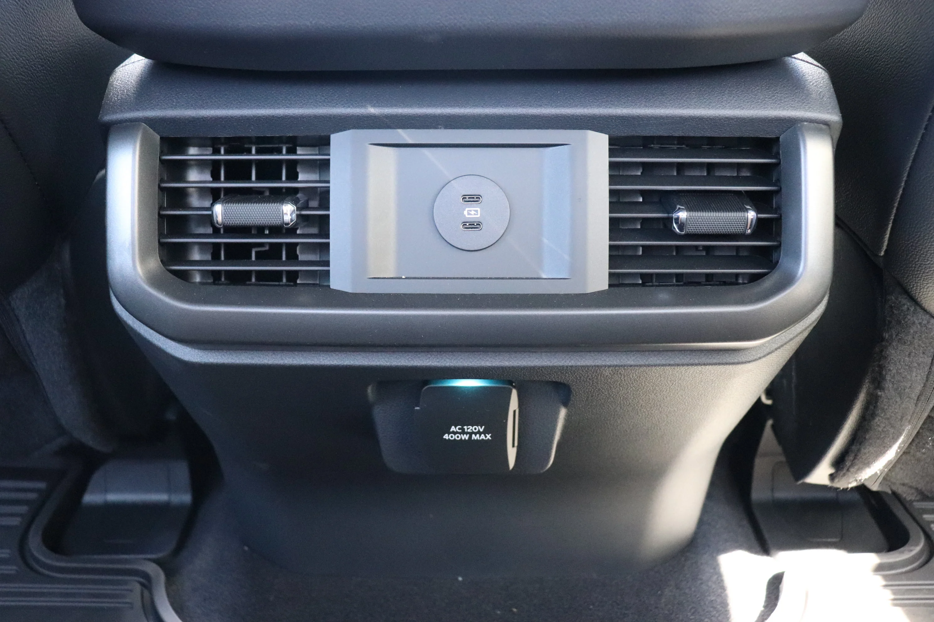 New 2026 OXFORD WHITE Ford LARIAT image 21