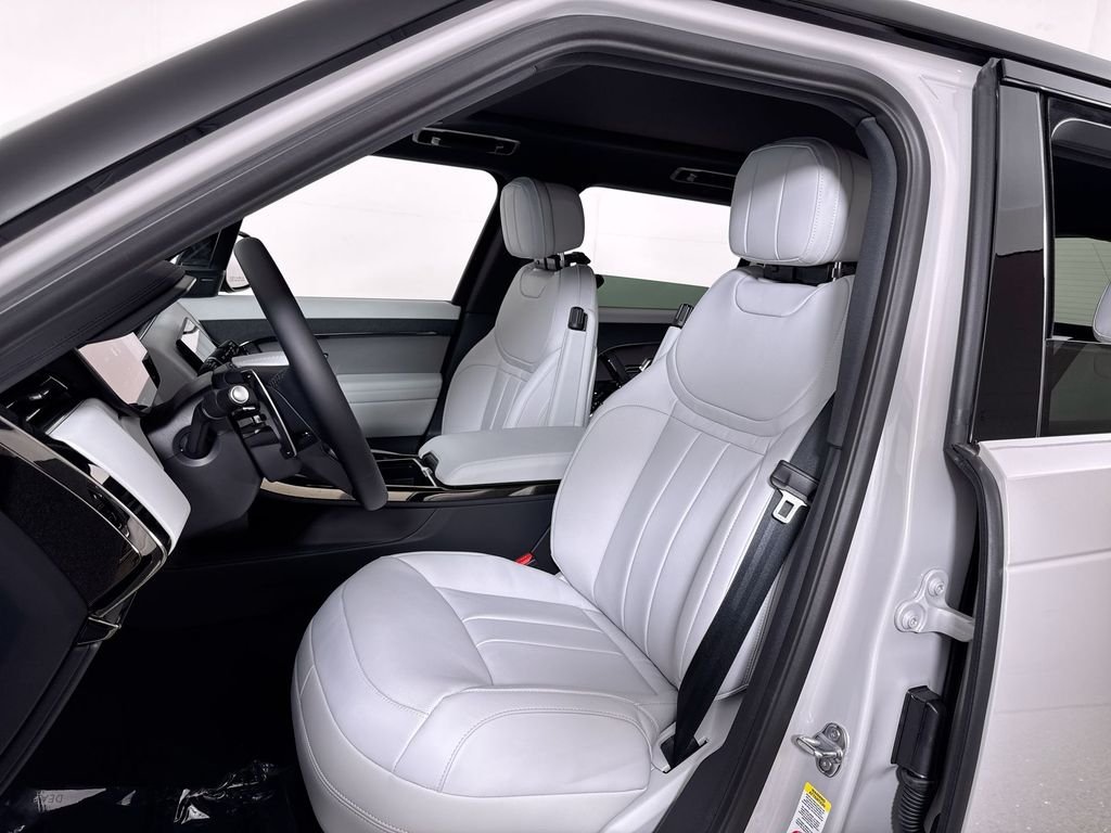 New 2026 Borasco Grey Land Rover SE image 11