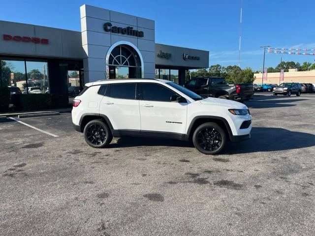 New 2026 Bright White Clearcoat Jeep Latitude image 2