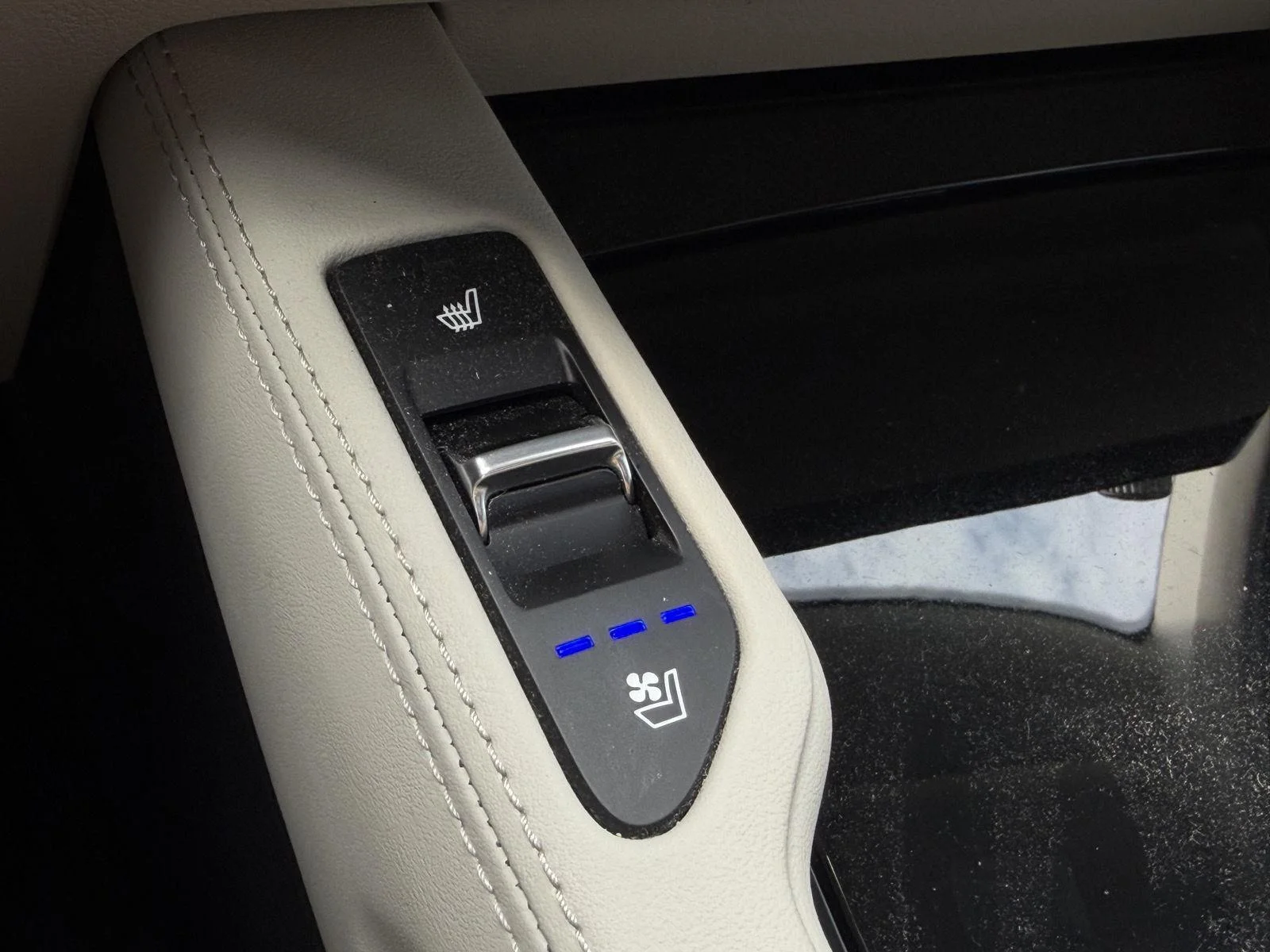 Used 2021 Gravity Gray Kia EX image 9