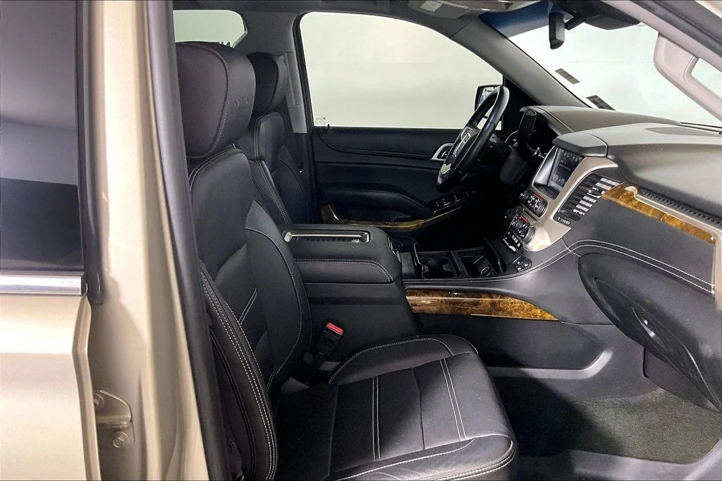 Used 2016 Sparkling Silver Metallic GMC Denali image 6