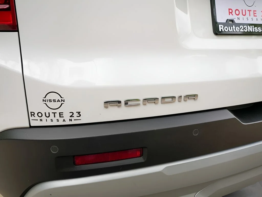 Used 2022 White GMC SLE image 32