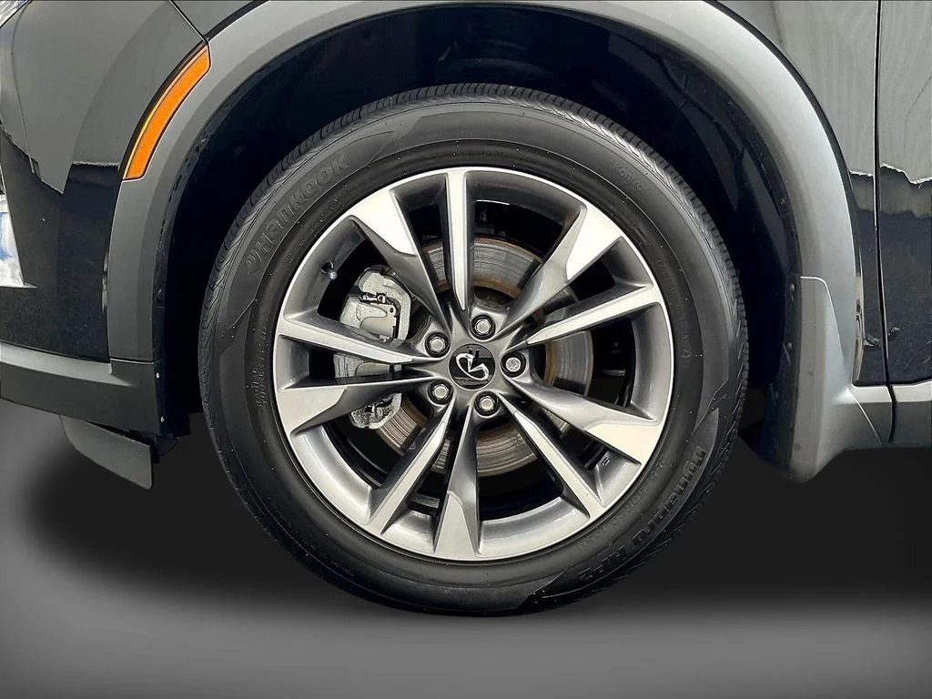 Used 2025 Black INFINITI LUXE image 36