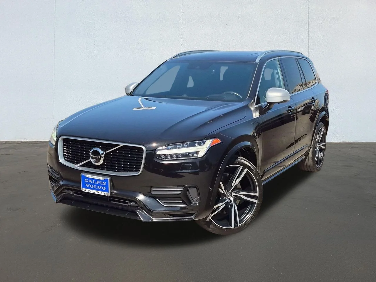 Used 2019 Onyx Black Volvo T8 R-Design image 1