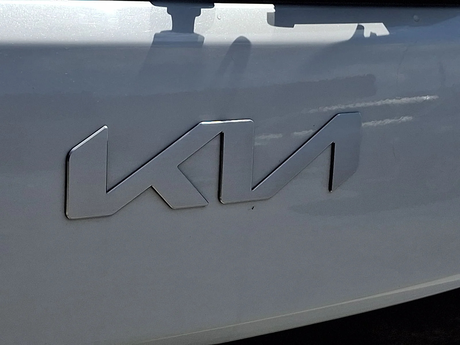 Used 2022 White Kia LX image 30