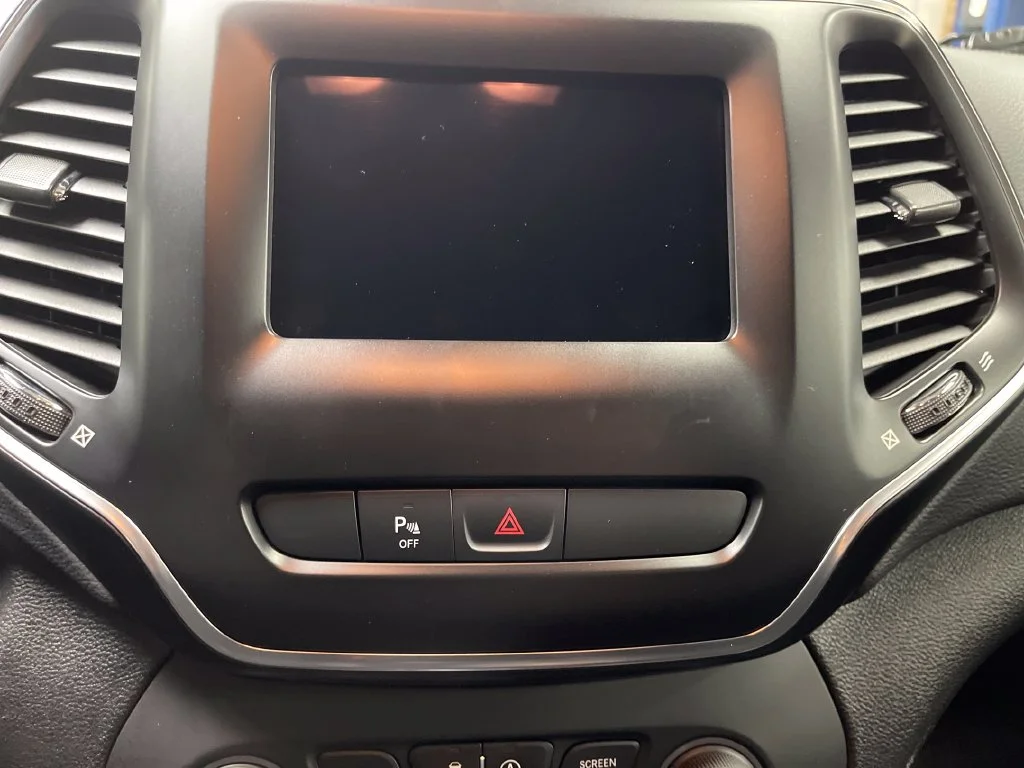 Used 2020 Silver Jeep Latitude Plus image 19