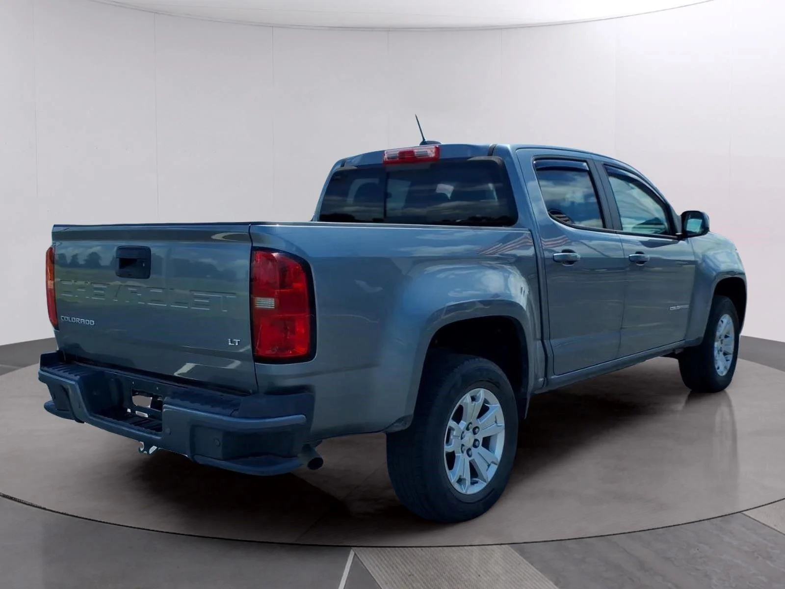 Used 2021 SATIN STEEL METALLIC Chevrolet 2WD LT image 5