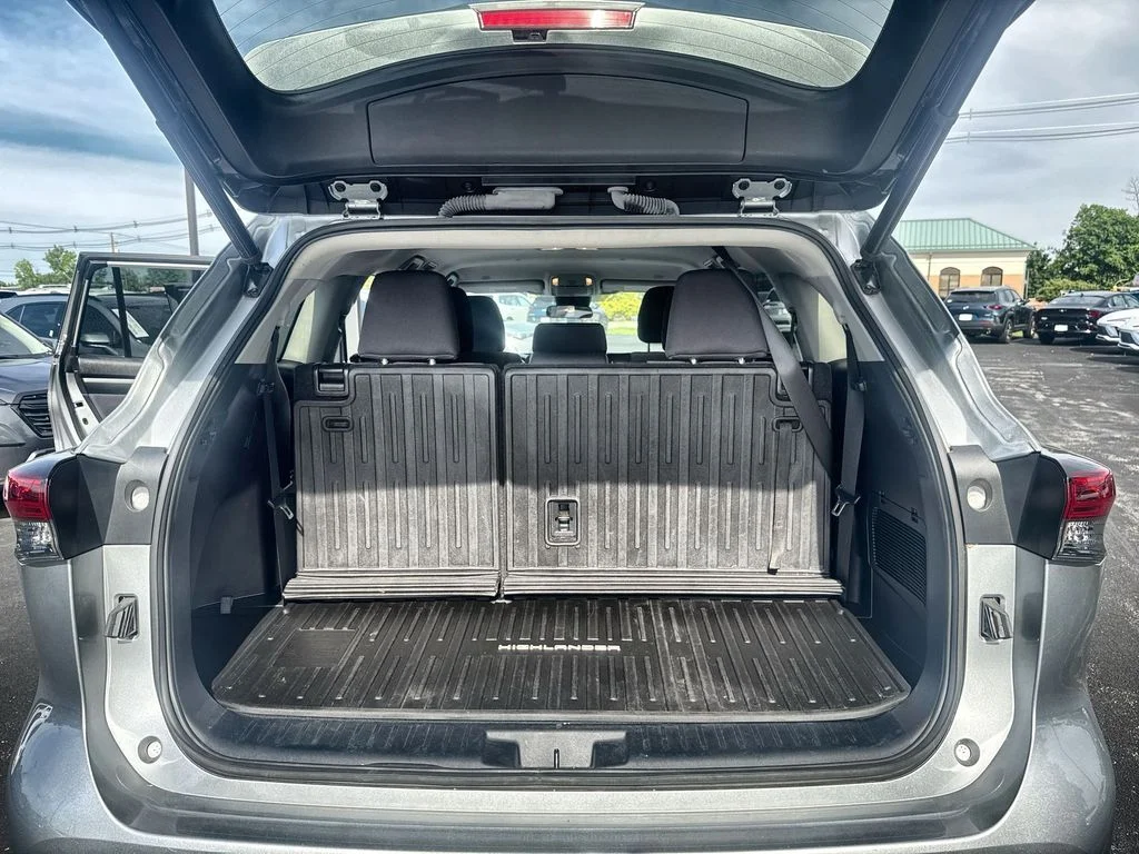 Used 2023 Silver Toyota LE image 21