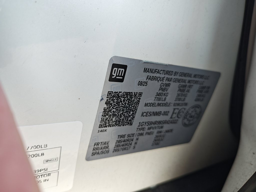 Used 2025 White Cadillac V-Series image 30