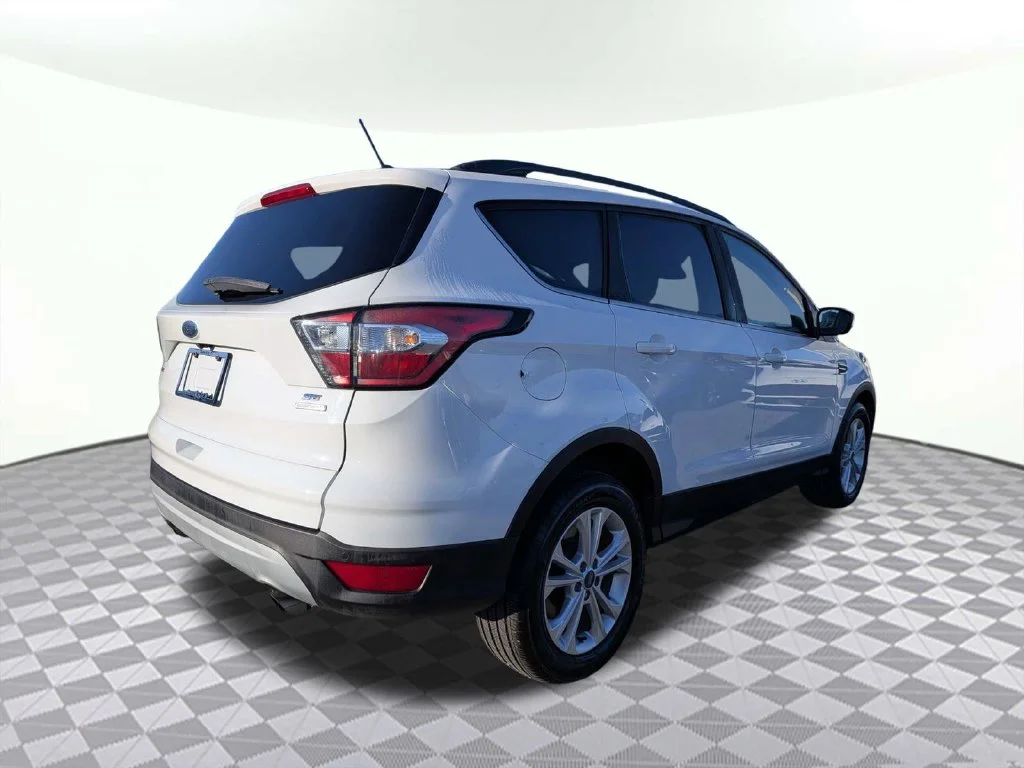 Used 2018 Oxford White Ford SE image 3