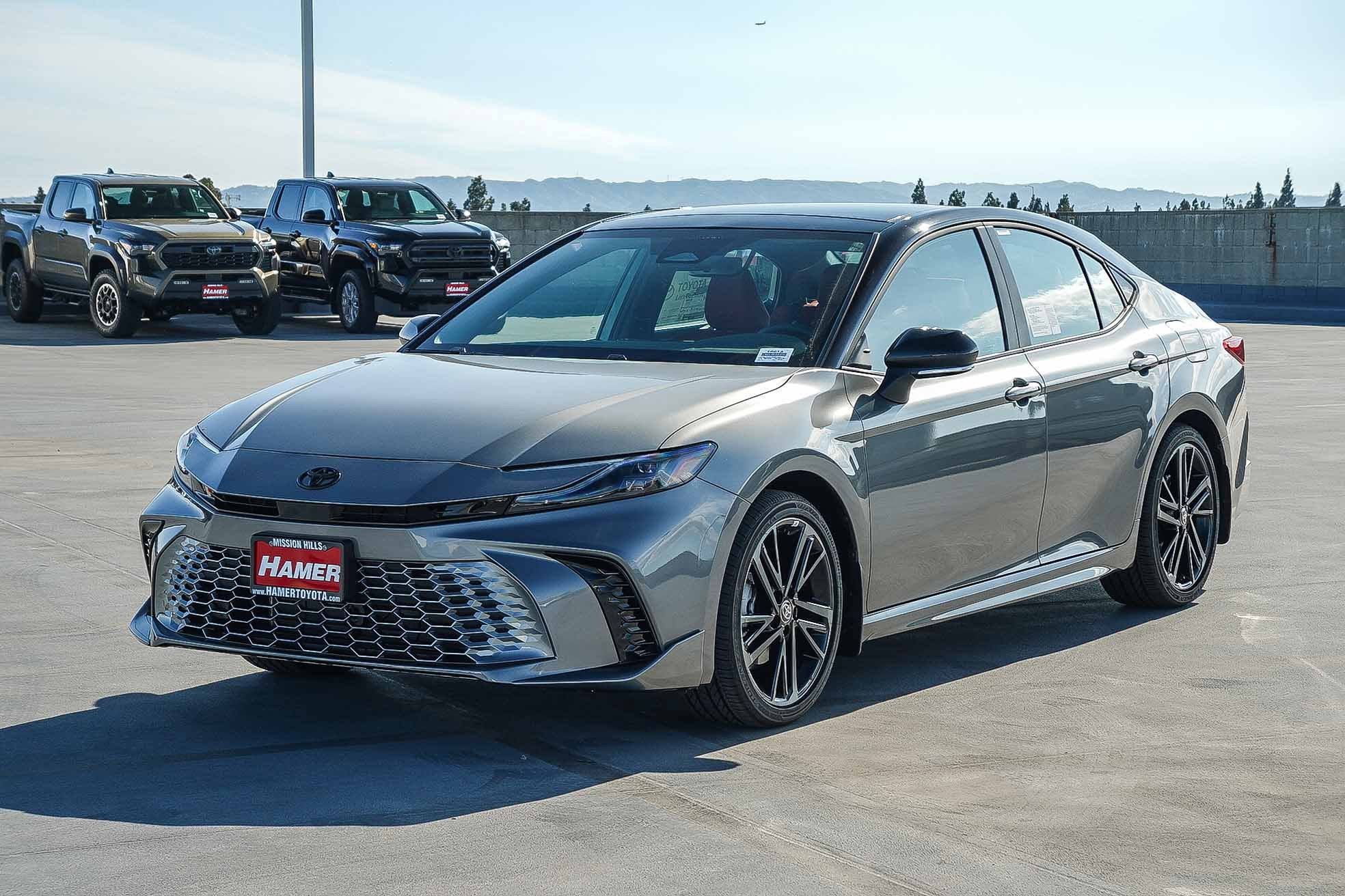 New 2026 Heavy Metal with Midnight Black Metallic roof <sup>1</sup> Toyota  XSE image 3
